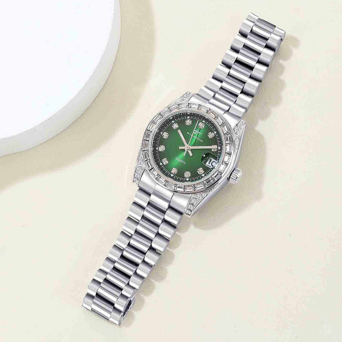 クラシックなグリーン文字盤にダイヤモンドがちりばめられたレデ - Watch Bezel Insert のレビューと価格